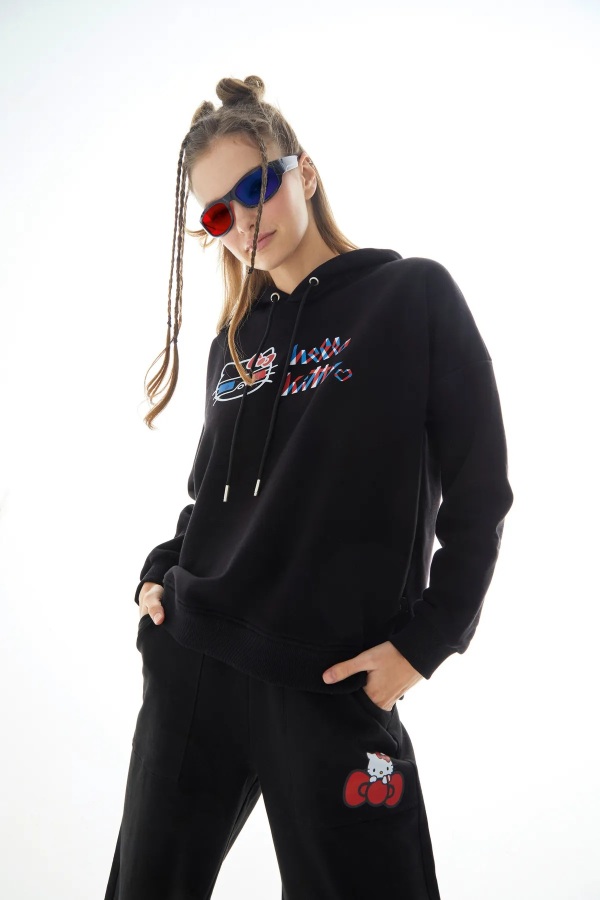 Lisanslı Kapüşonlu Kalın Oversize Siyah Sweatshirt - 1