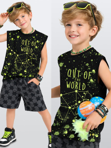 Erkek Çocuk Takım Uzay Baskılı Siyah T-Shirt Ve Yıldızlı Gri Şort Yazlık Takım - Denokids